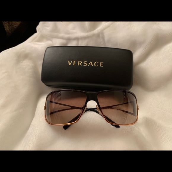 Versace 2040 Sunglasses - Picture 10 of 11